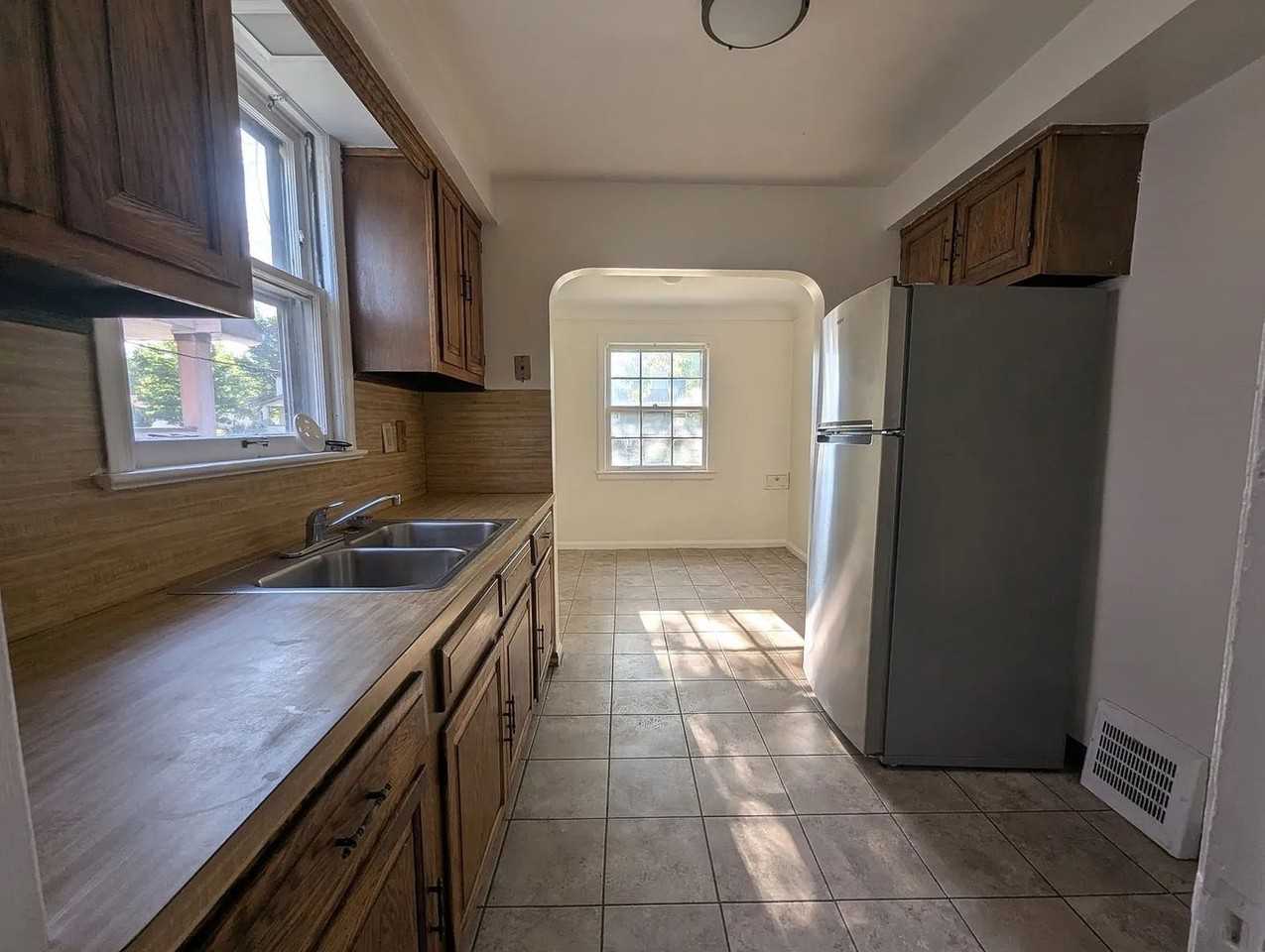 3864 E 154th St - Photo 5 of 12