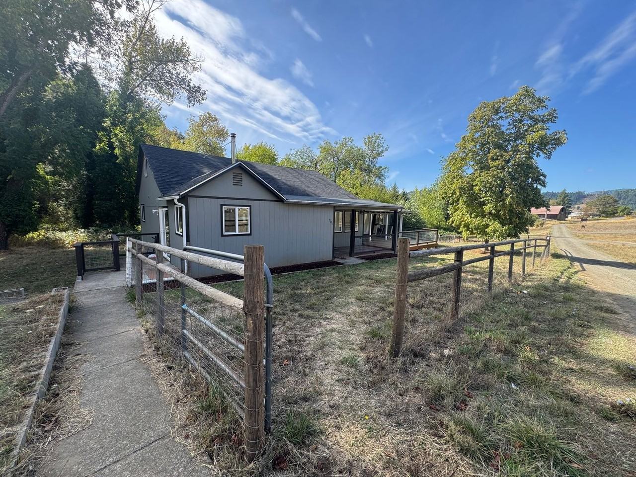 301 Yew Ln - Photo 2 of 29