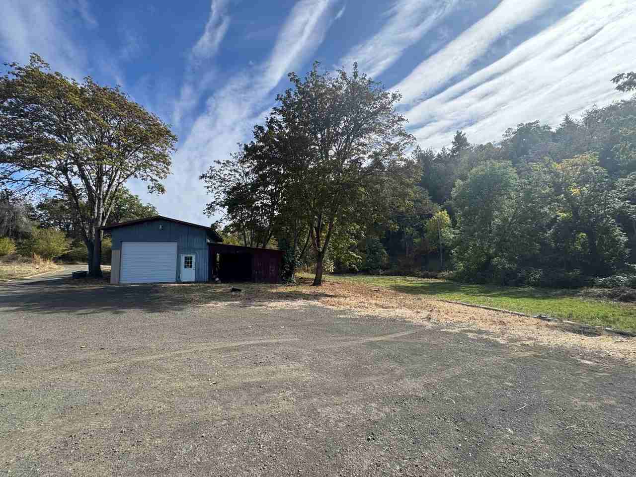 301 Yew Ln - Photo 3 of 29