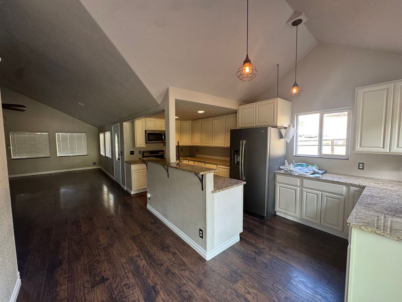 301 Yew Ln - Photo 5 of 29