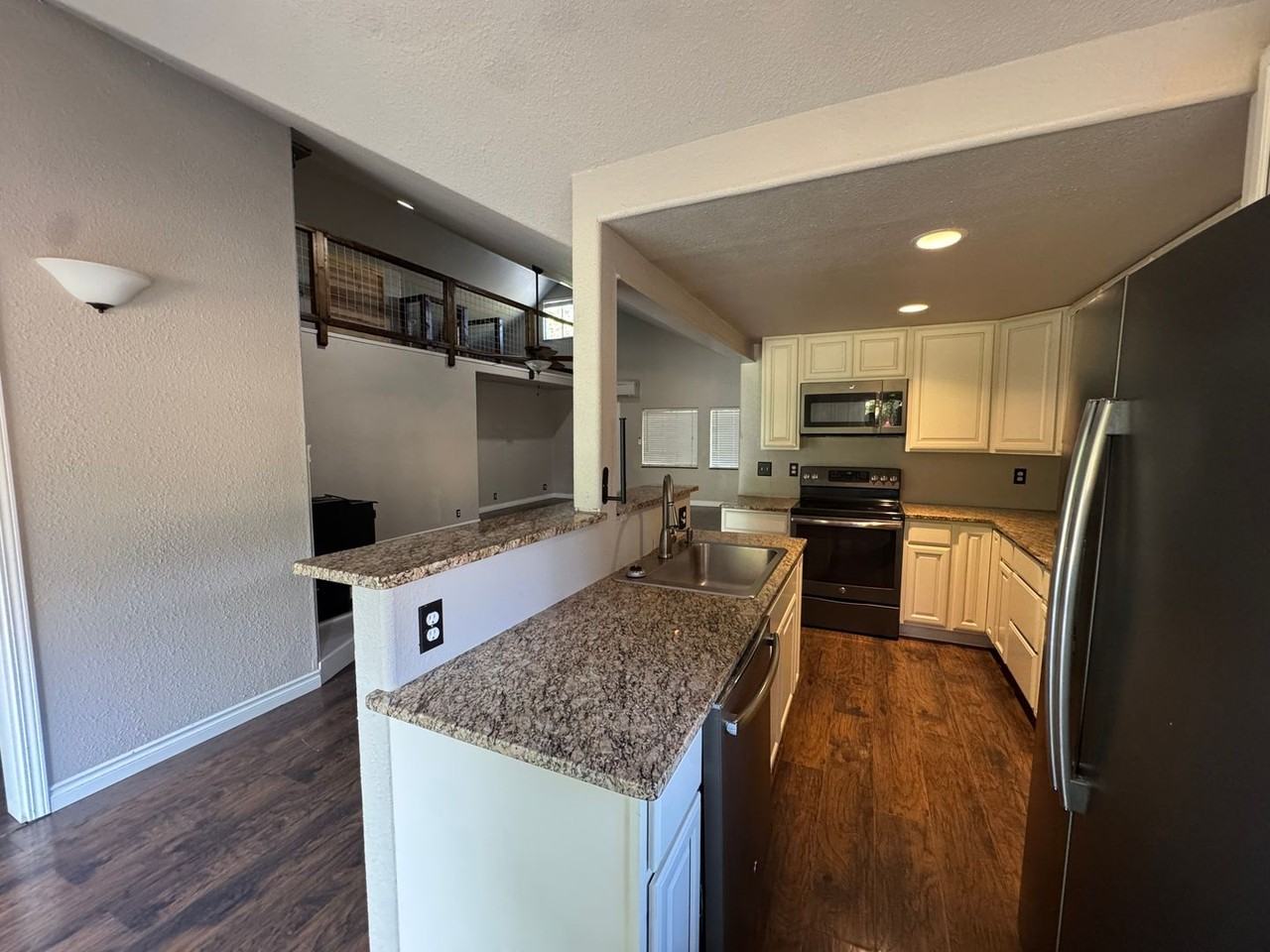 301 Yew Ln - Photo 6 of 29