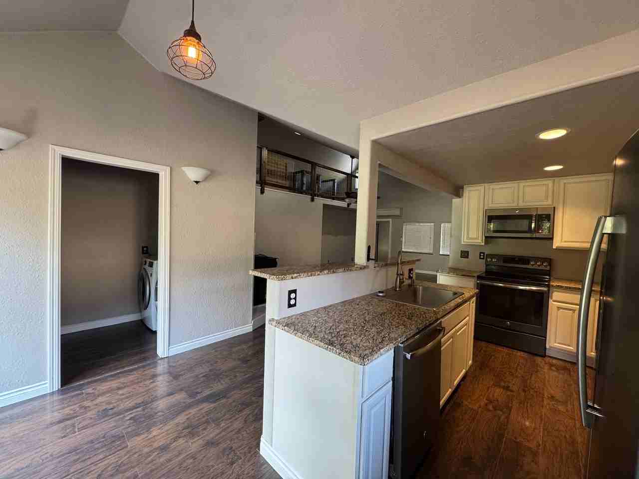 301 Yew Ln - Photo 7 of 29