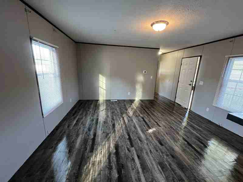 177 Peach St - Photo 7 of 11