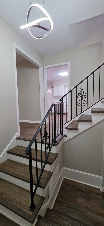 1010 Lewisville Clemmons Rd - Photo 4 of 17