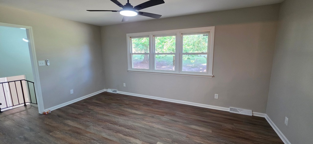 1010 Lewisville Clemmons Rd - Photo 5 of 17