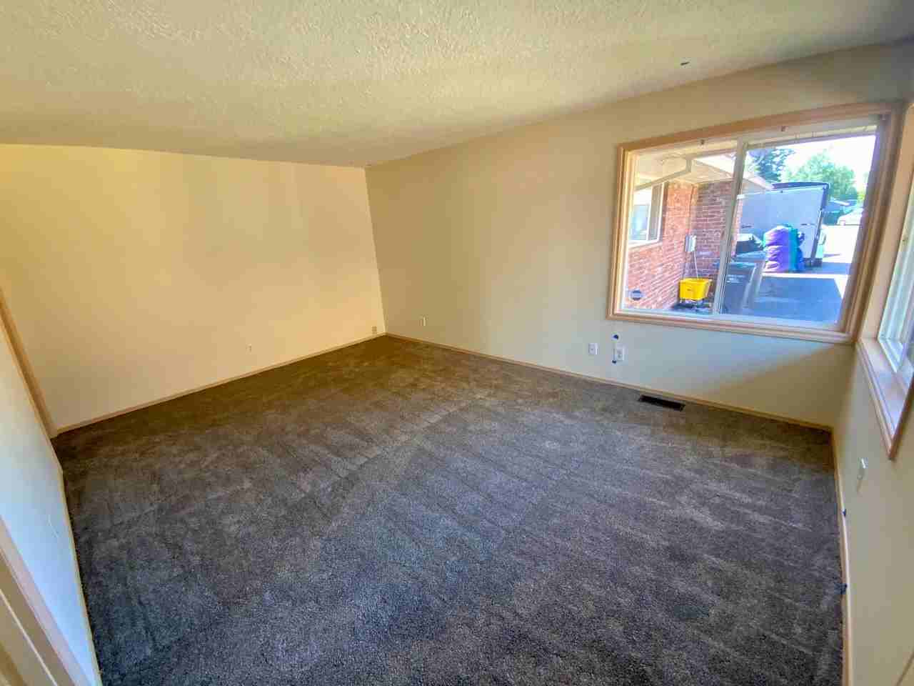 9223 Se Mitchell St - Photo 2 of 6