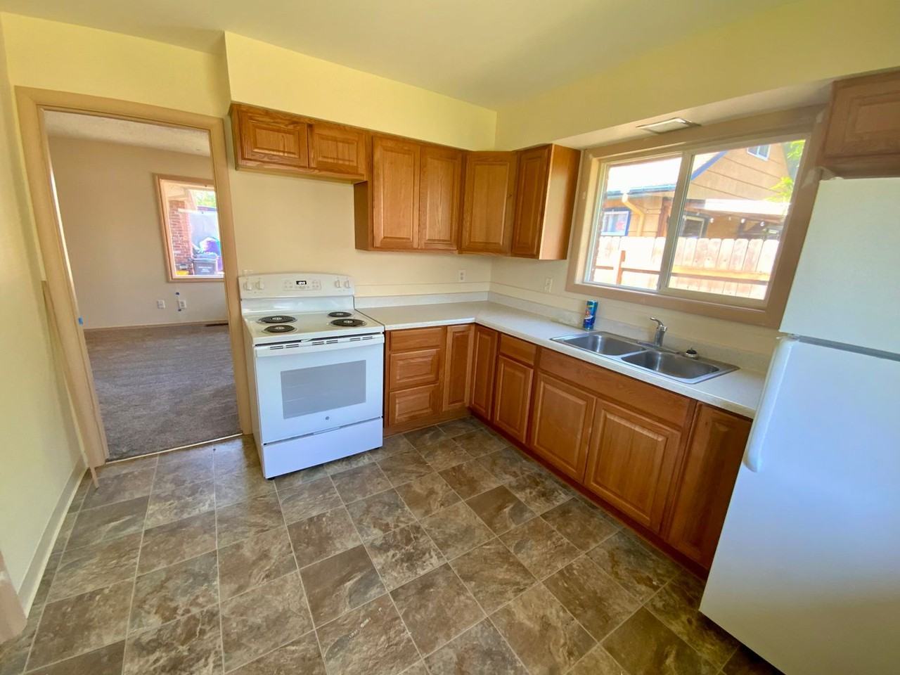 9223 Se Mitchell St - Photo 4 of 6
