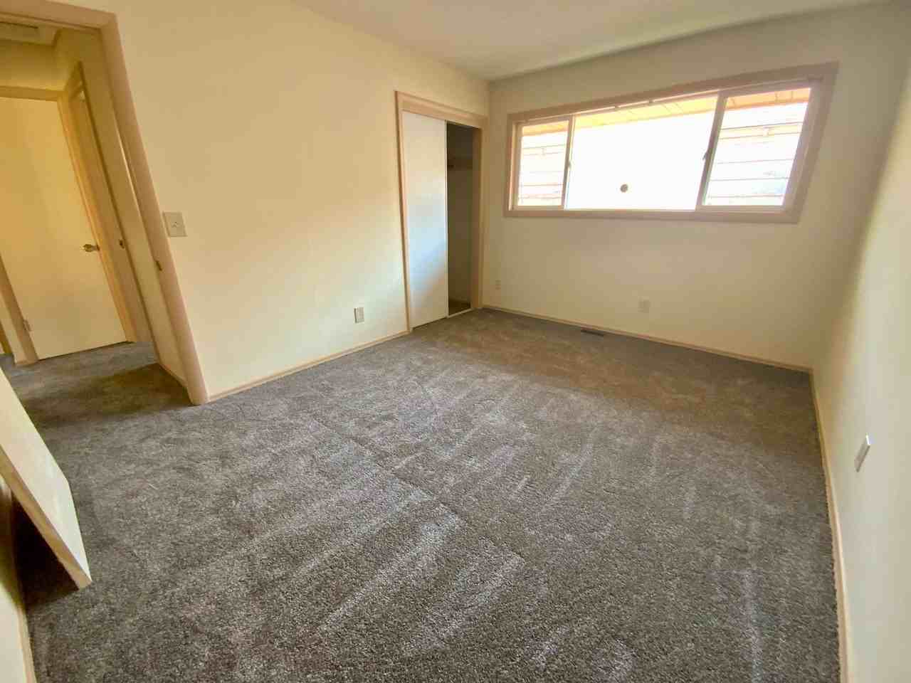 9223 Se Mitchell St - Photo 5 of 6