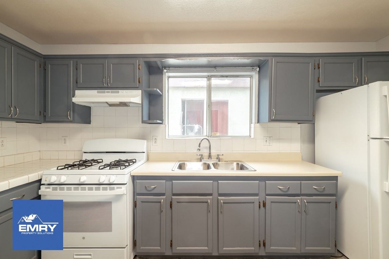 106010 S Wilmington Ave - Photo 3 of 20
