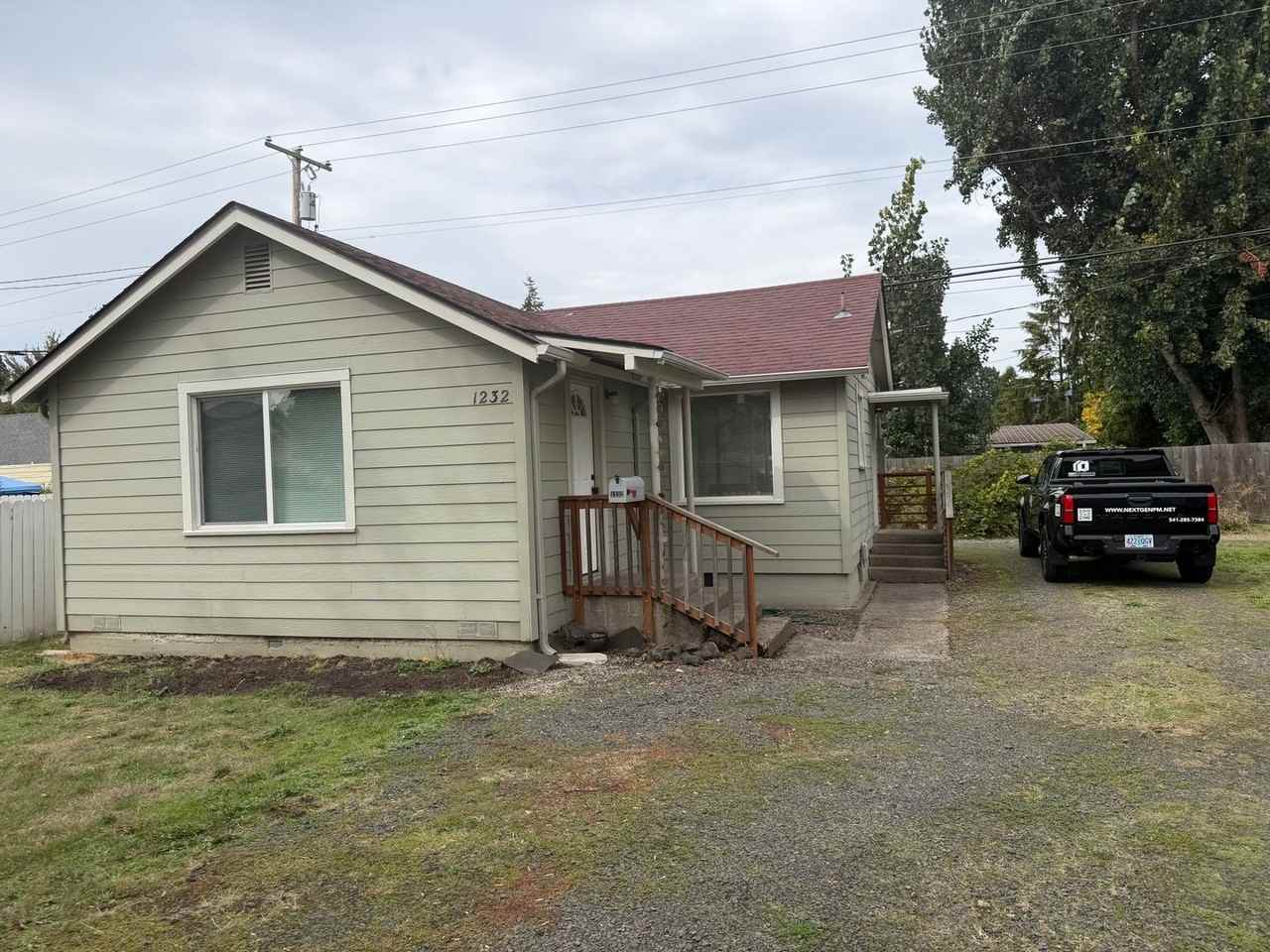 1232 D St - Photo 2 of 25