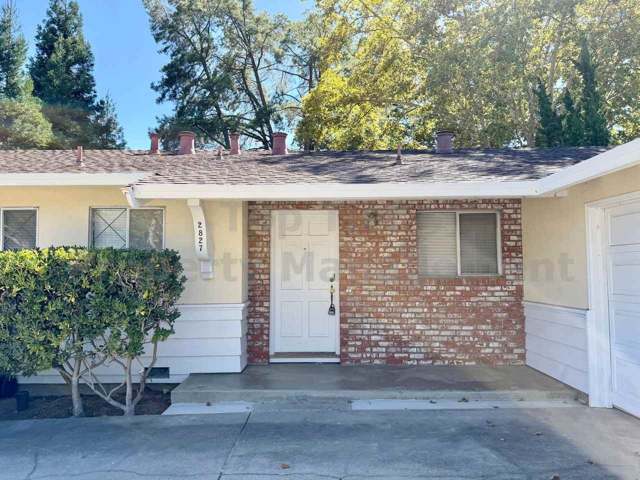 2827 San Carlos Dr - Photo 2 of 14