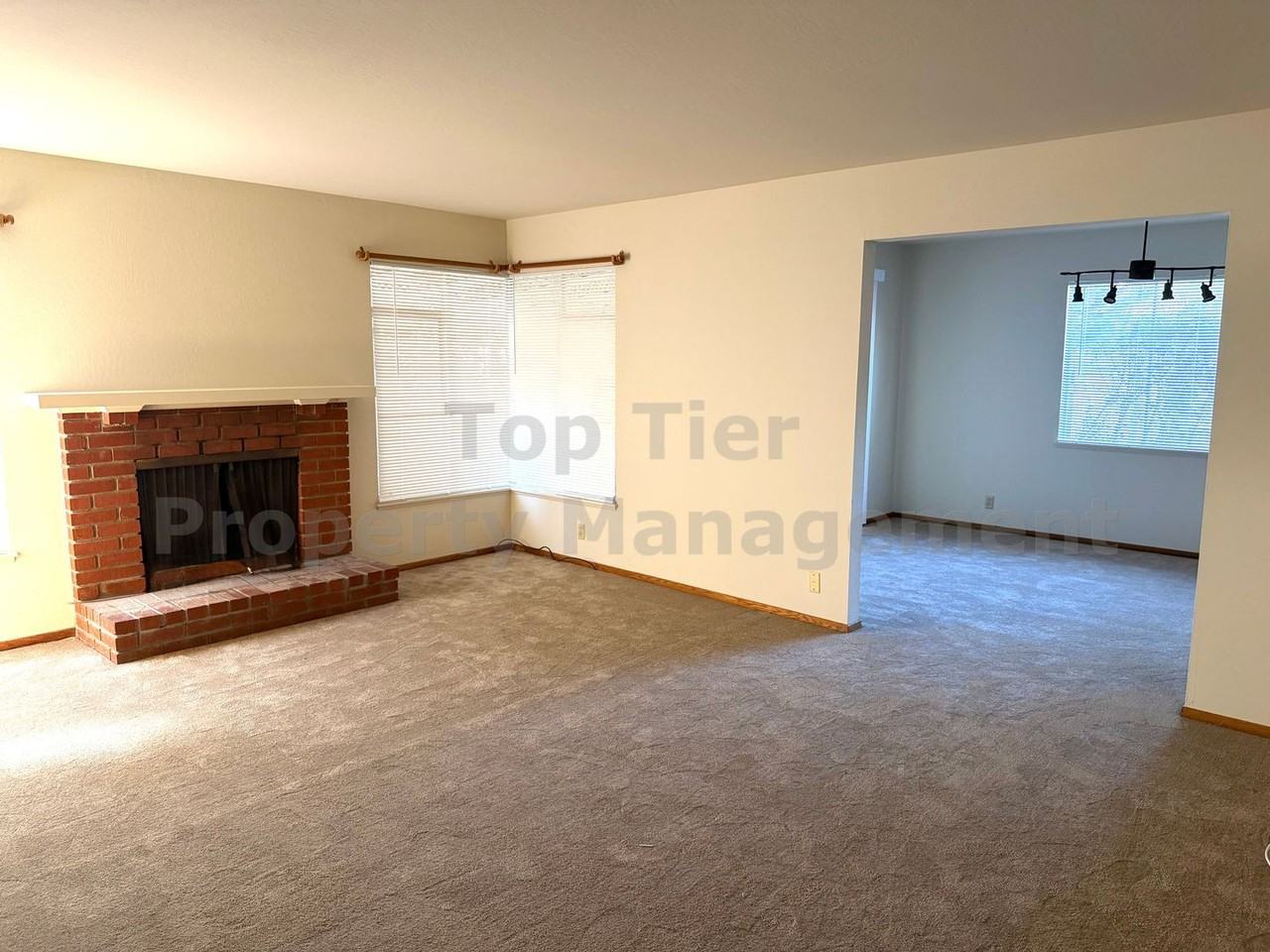 2827 San Carlos Dr - Photo 4 of 14