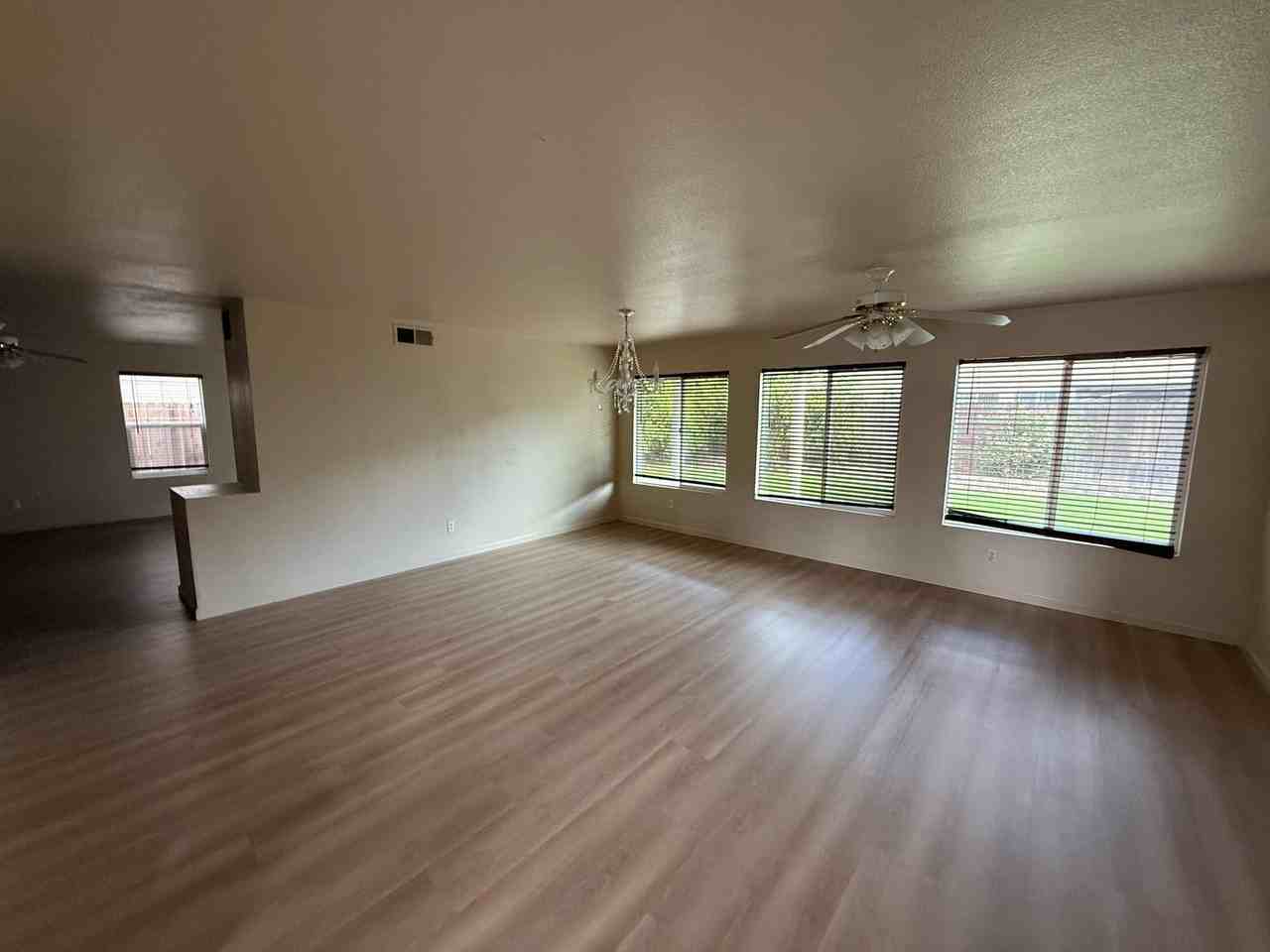 2424 Sandpiper Ln - Photo 2 of 17