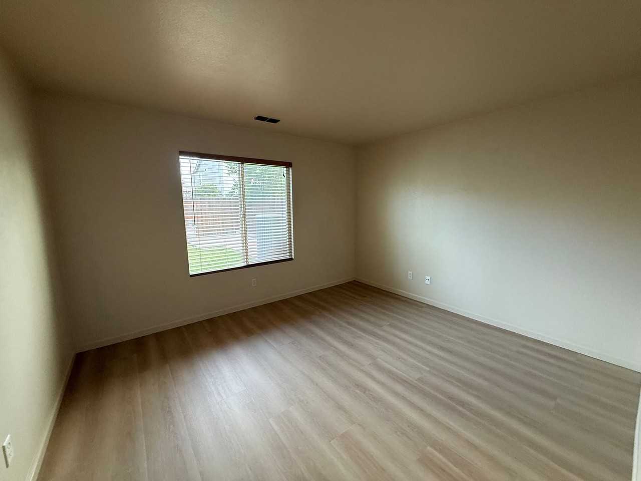 2424 Sandpiper Ln - Photo 3 of 17