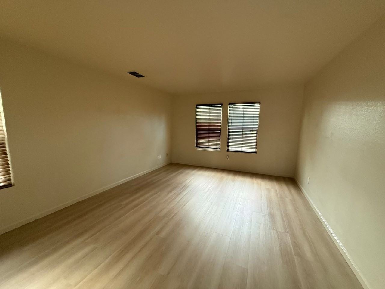 2424 Sandpiper Ln - Photo 4 of 17
