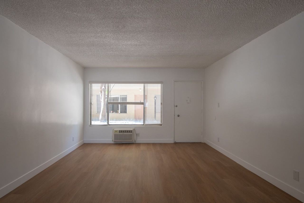 11255 C - Photo 3 of 39