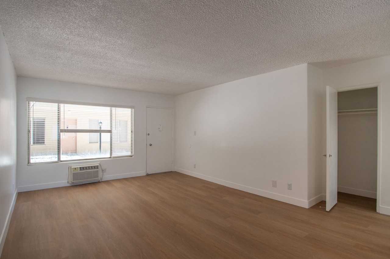 11255 C - Photo 4 of 39