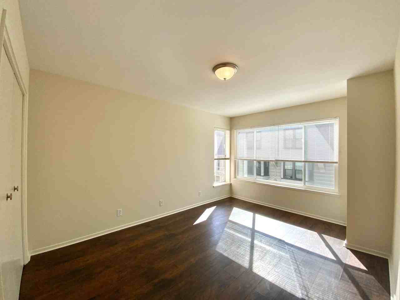 1600 Larkin St - Photo 4 of 25