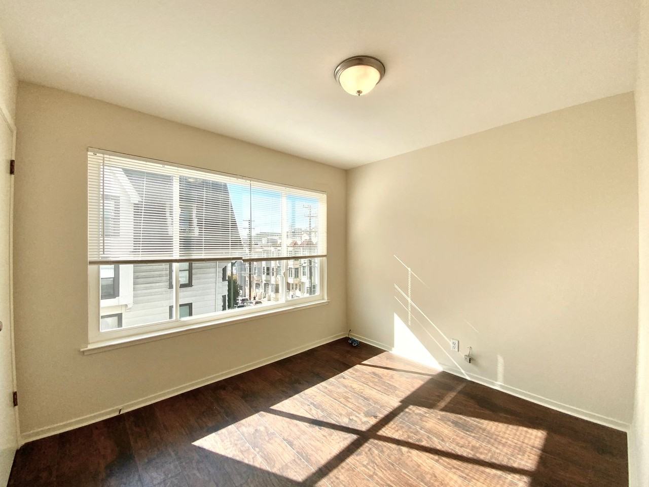 1600 Larkin St - Photo 5 of 25