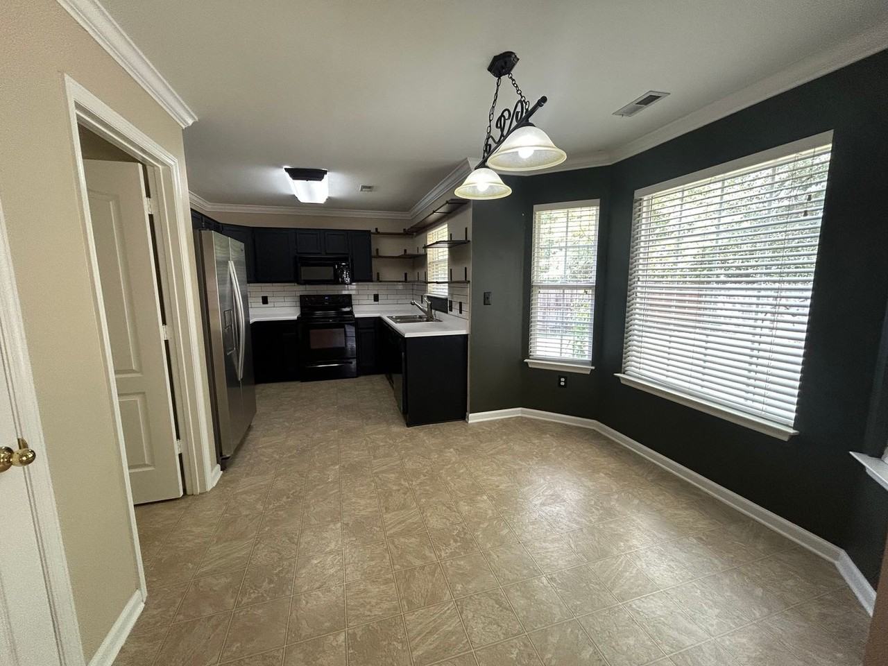5988 Vinemont Dr Nw - Photo 5 of 32