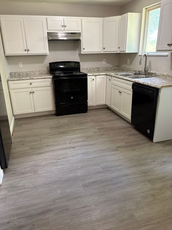 2853 Meadowlark Ave - Photo 4 of 12