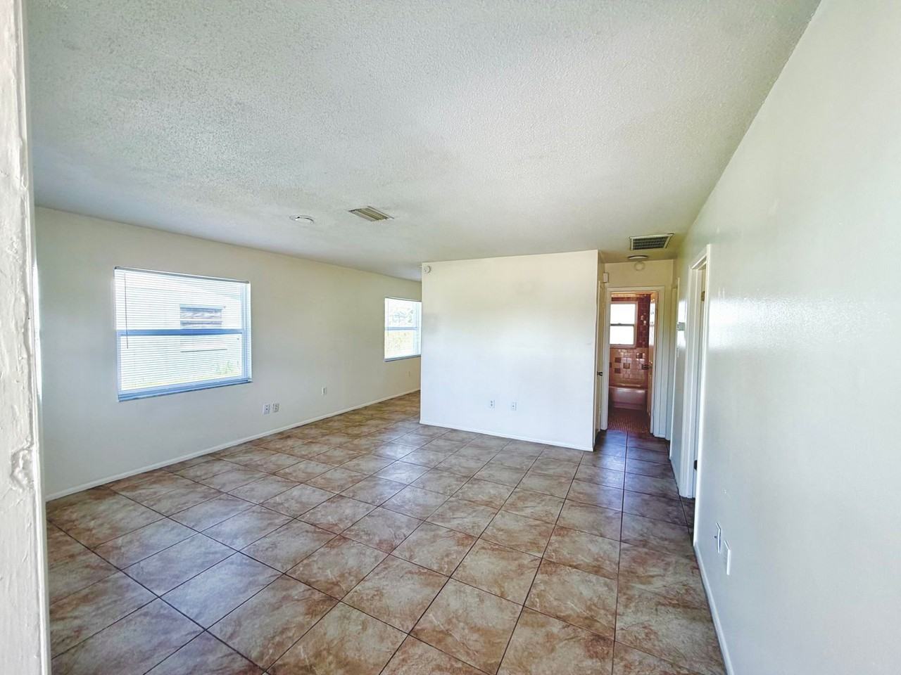 8126 43rd Ave W - Photo 5 of 15