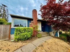 featured image of 2115 33rd Ave W