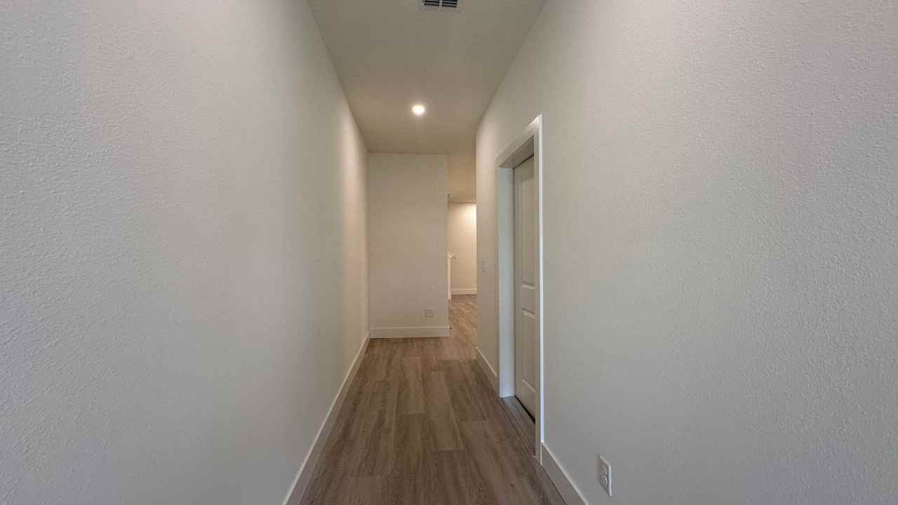 298 Ne Triplet Dr - Photo 5 of 39