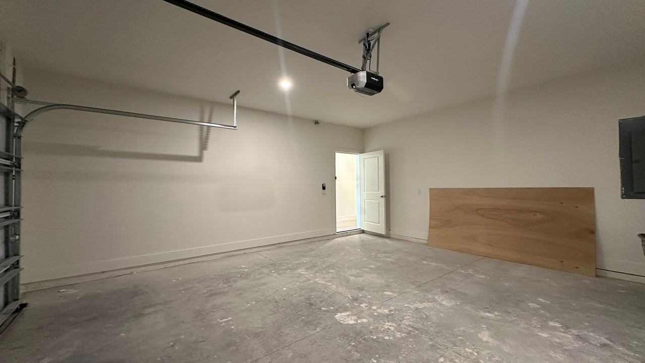 298 Ne Triplet Dr - Photo 7 of 39