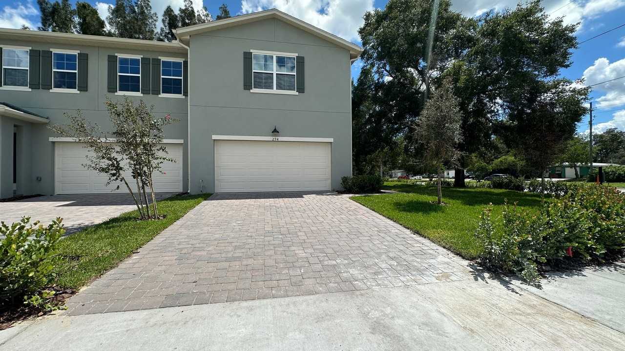 294 Ne Triplet Dr