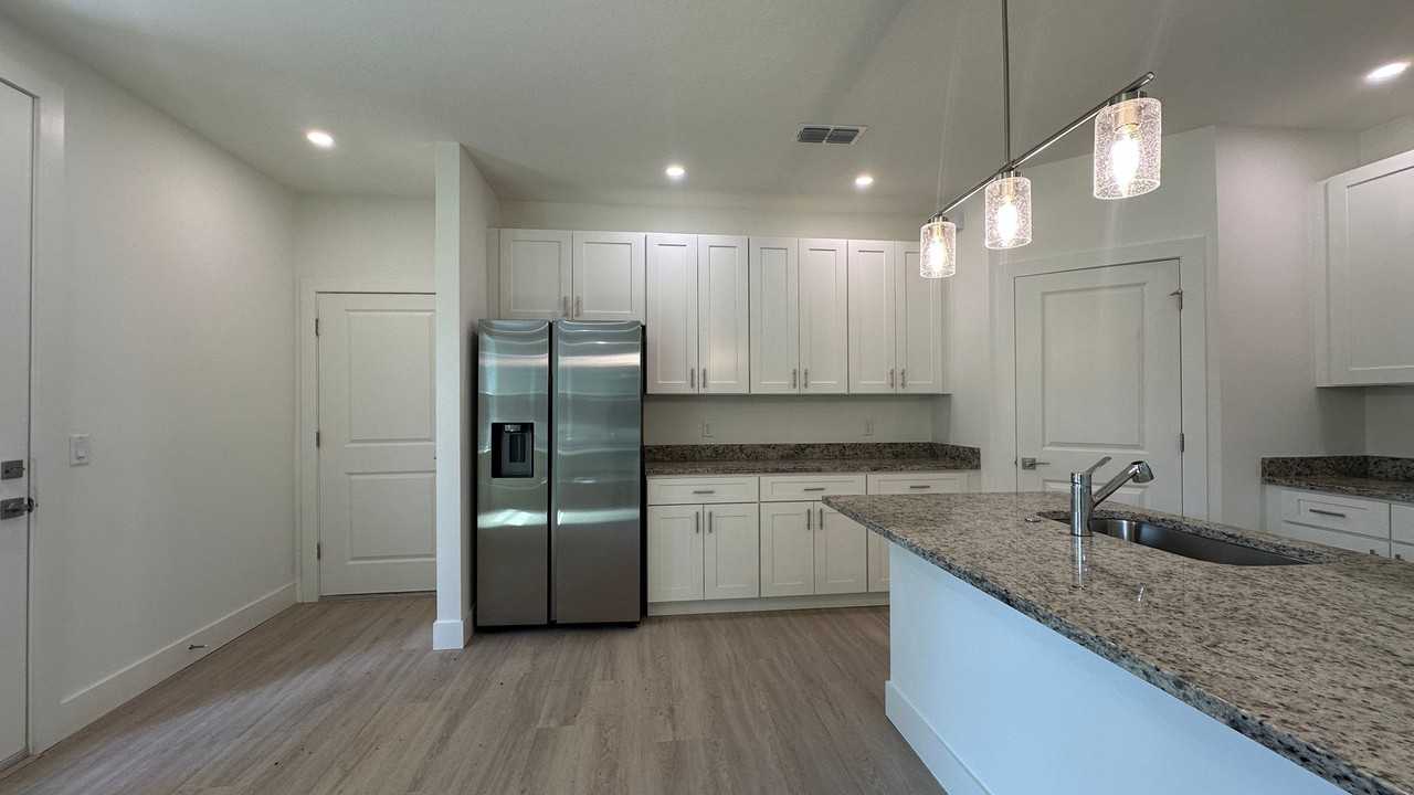 294 Ne Triplet Dr - Photo 5 of 32