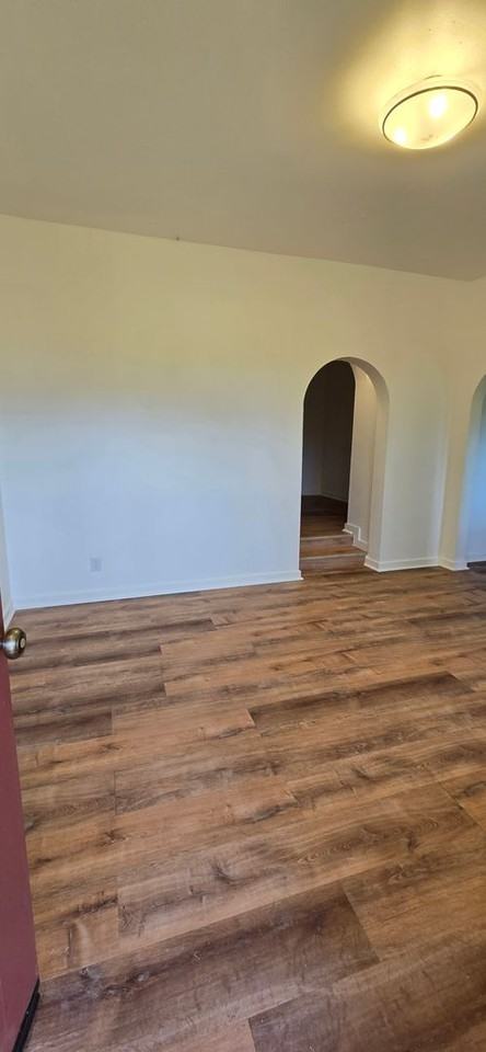327 Drummond St - Photo 4 of 28