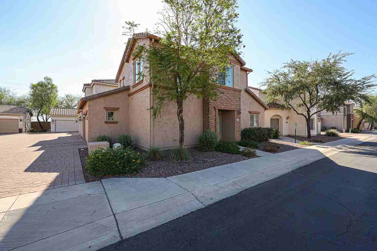 16039 N 19th Dr - Photo 3 of 31