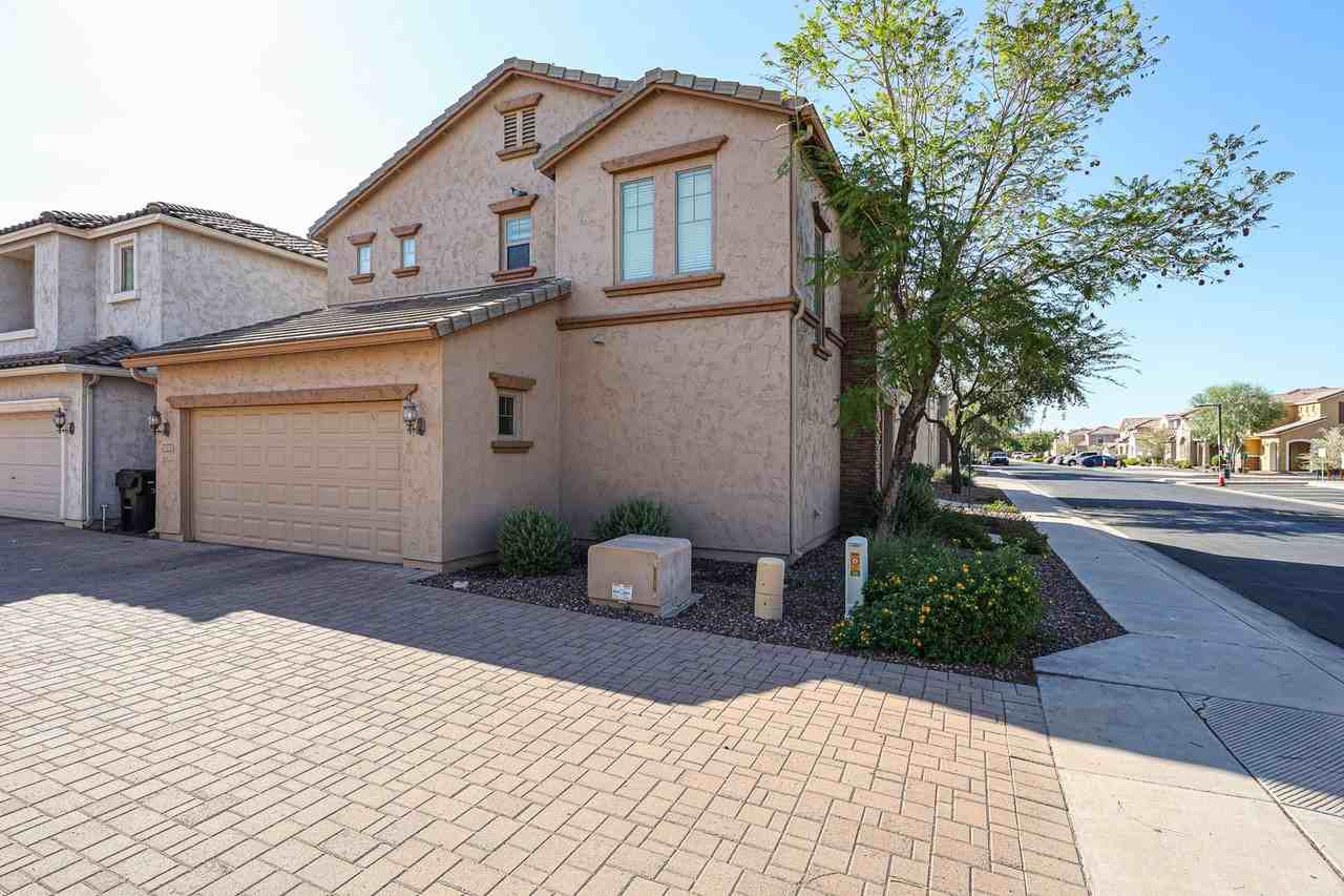 16039 N 19th Dr - Photo 4 of 31