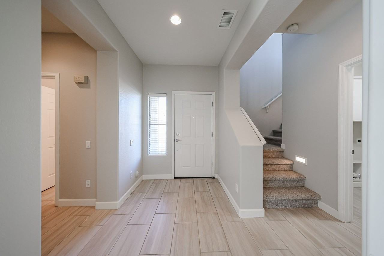 16039 N 19th Dr - Photo 5 of 31