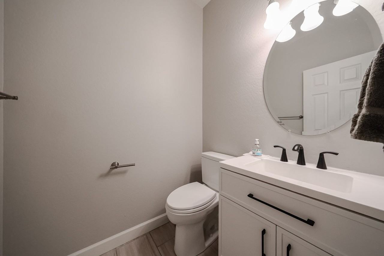 16039 N 19th Dr - Photo 6 of 31