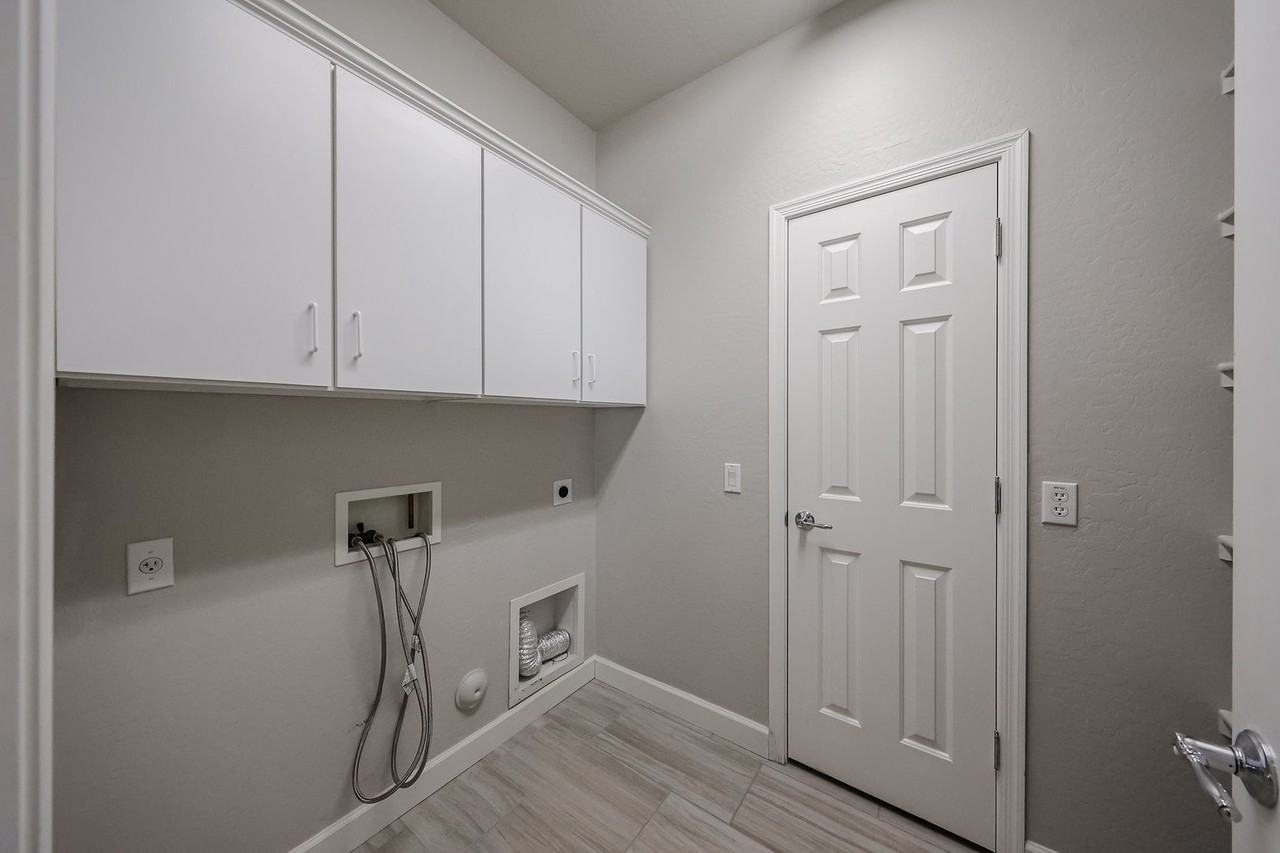 16039 N 19th Dr - Photo 7 of 31