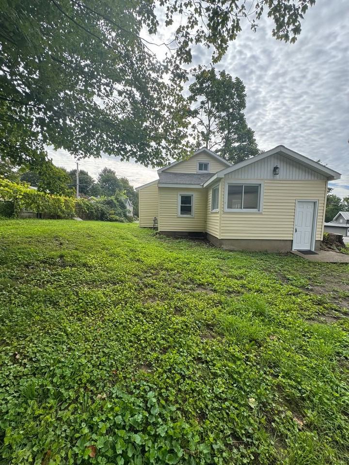 42 Bridge St - Photo 3 of 19