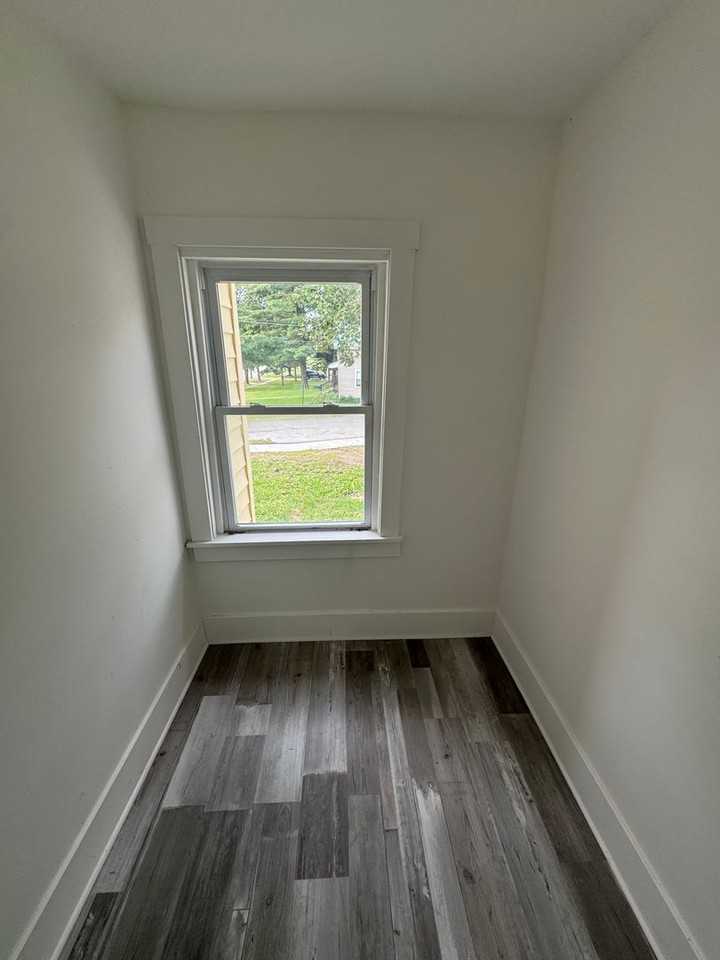 42 Bridge St - Photo 5 of 19