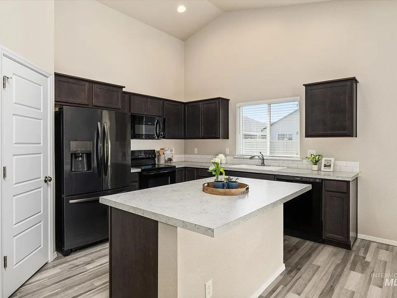 11887 W Box Canyon St - Photo 3 of 19