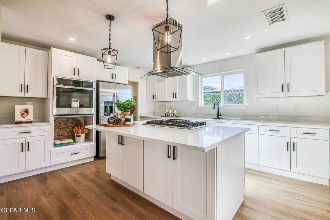 1210 La Cruz Dr - Photo 3 of 50