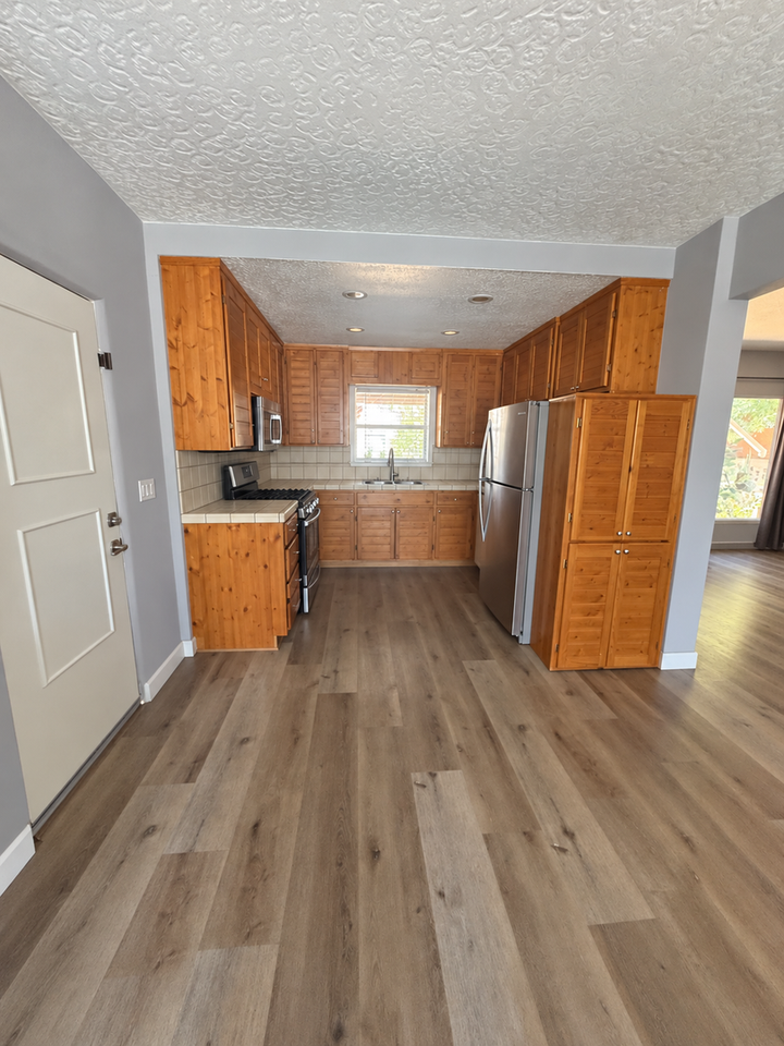 1009 Florence Ave - Photo 3 of 9