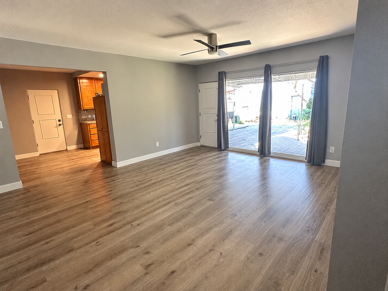 1009 Florence Ave - Photo 4 of 9