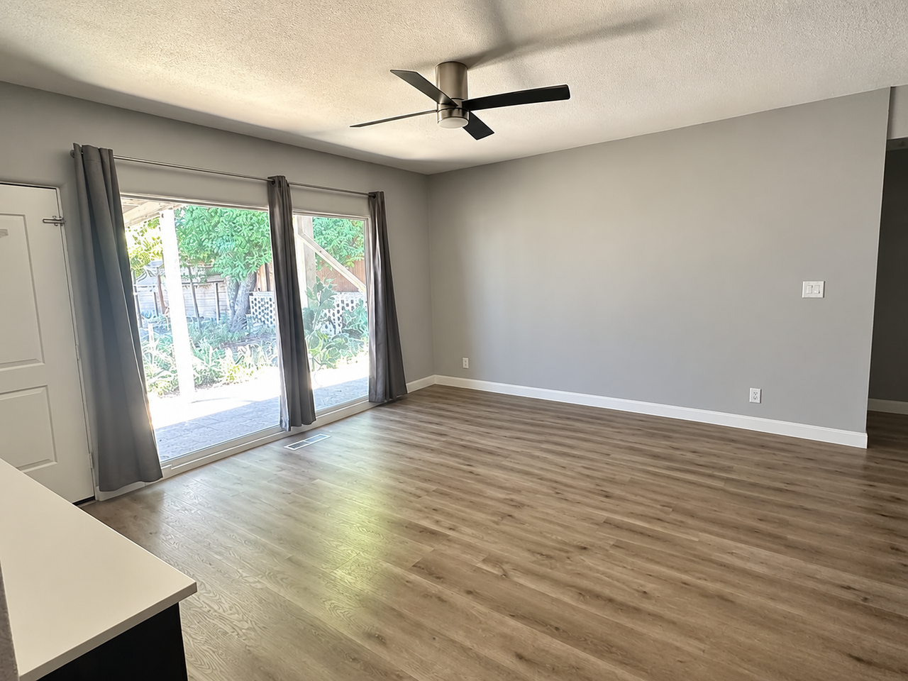 1009 Florence Ave - Photo 5 of 9