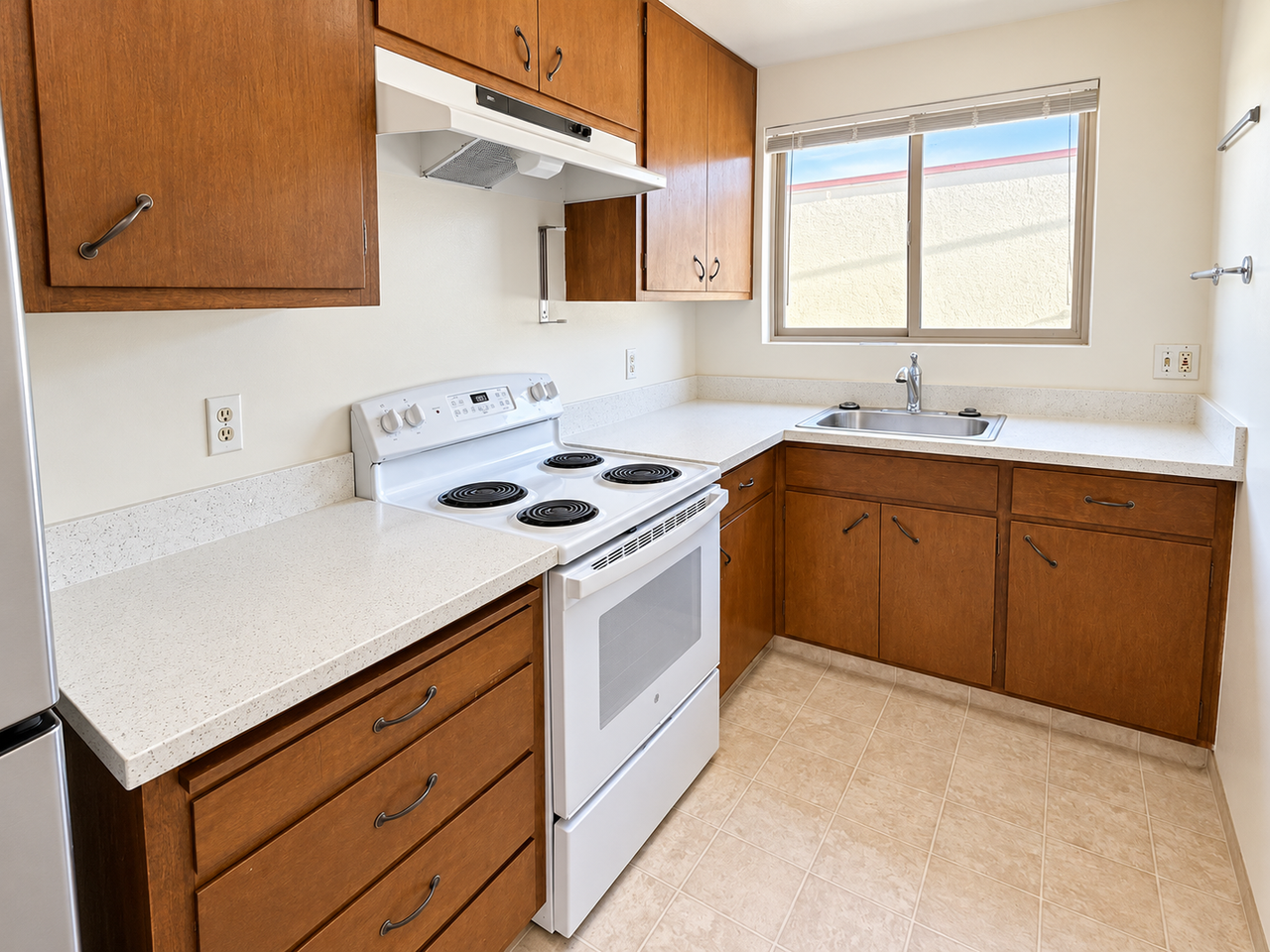 728 Adams St - Photo 4 of 13