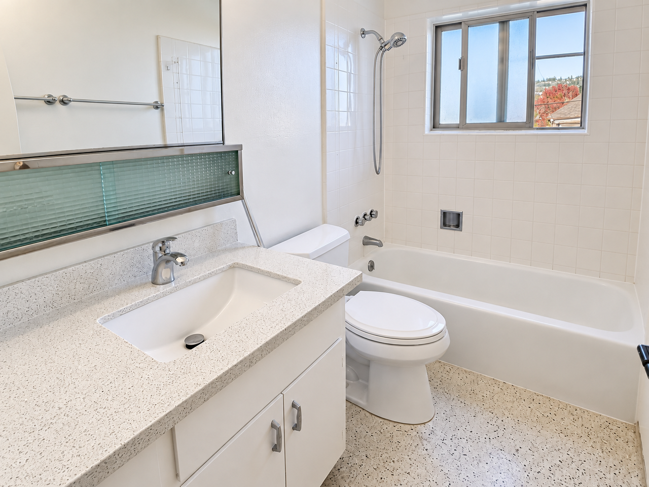 728 Adams St - Photo 5 of 13