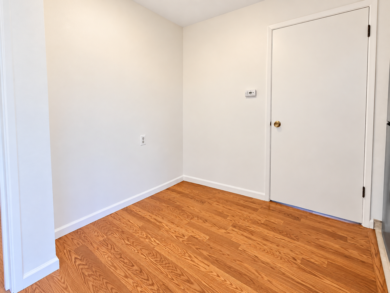728 Adams St - Photo 6 of 13