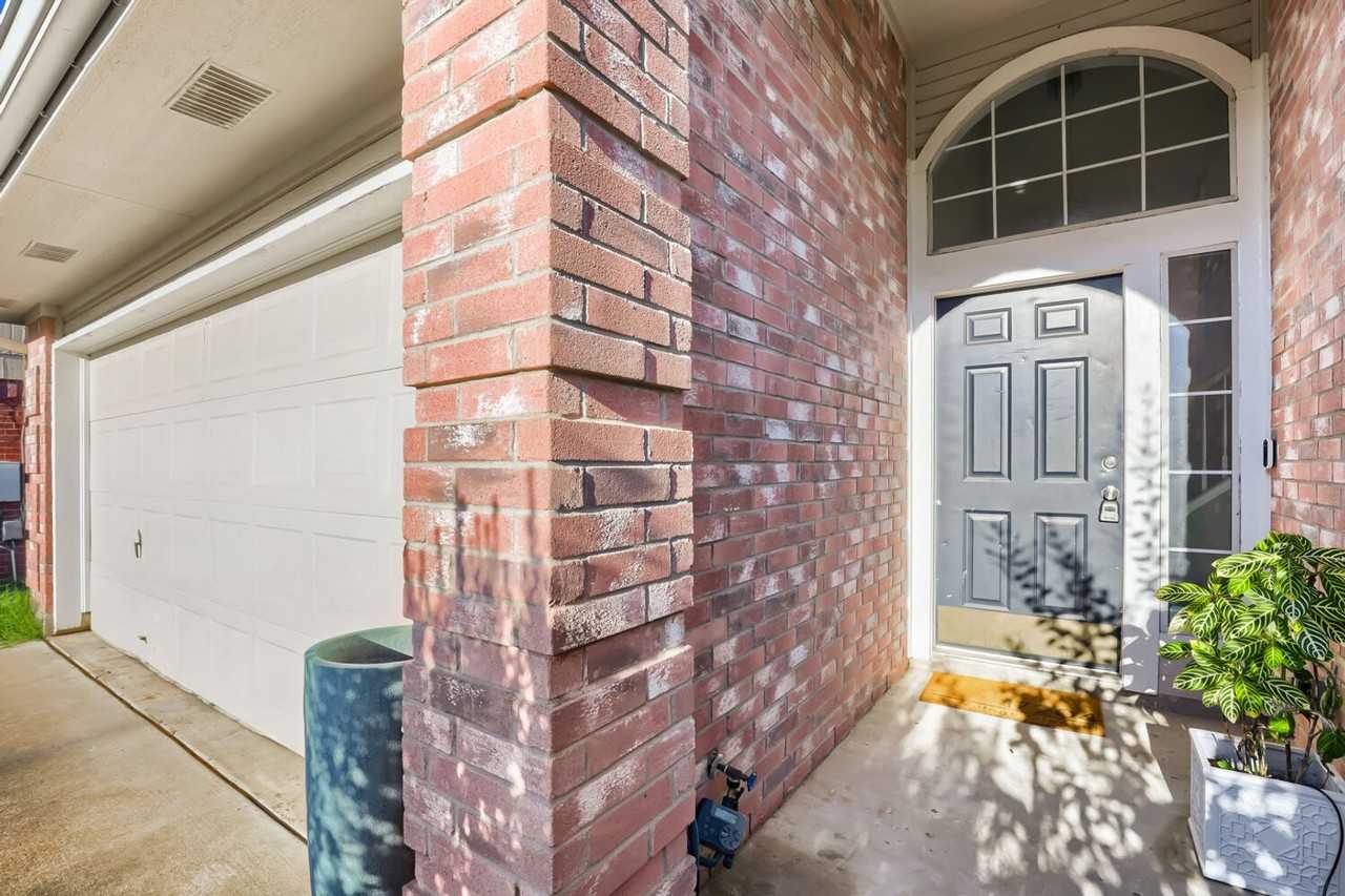 17204 Village Glen Rd - Photo 2 of 18