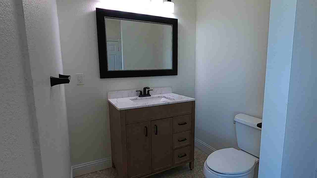 1439 Huntoon St - Photo 3 of 27