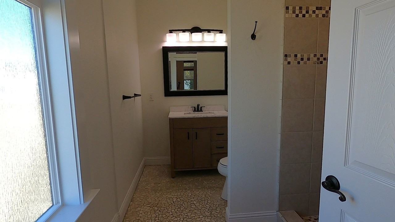 1439 Huntoon St - Photo 4 of 27